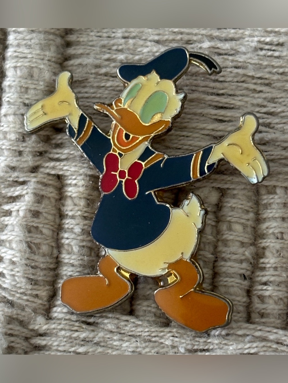 DISNEY Vintage 1980s Donald Duck Pin